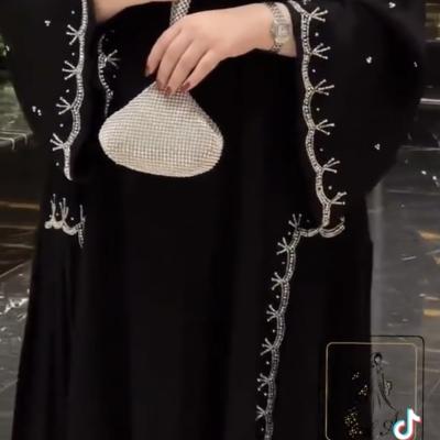 عبايه مطرزه
