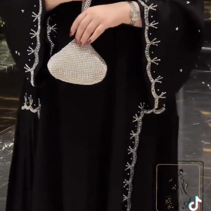 عبايه مطرزه