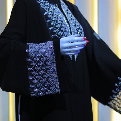 عباية خليجية واسع خرز يدوي في اليدات والصدر قماش فرايزون كوري اصلي